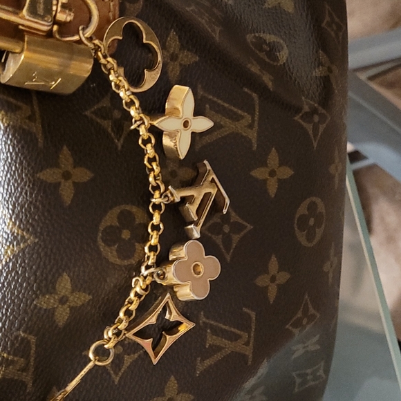 Authentic Louis Vuitton Cabas Piano Shoulder bag w/authentic LV bag charm. - Picture 4 of 6